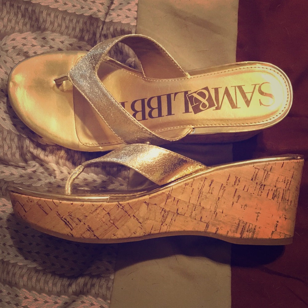 Sam & Libby gold wedge flops